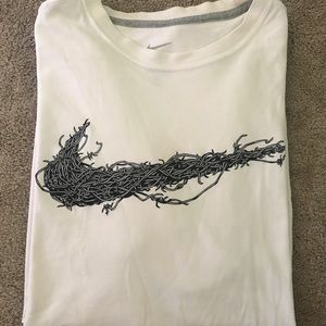 Nike Mens Large Barbed Wire T-Shirt